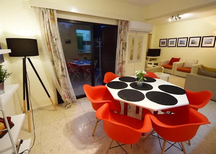 Christos House Feriehus *